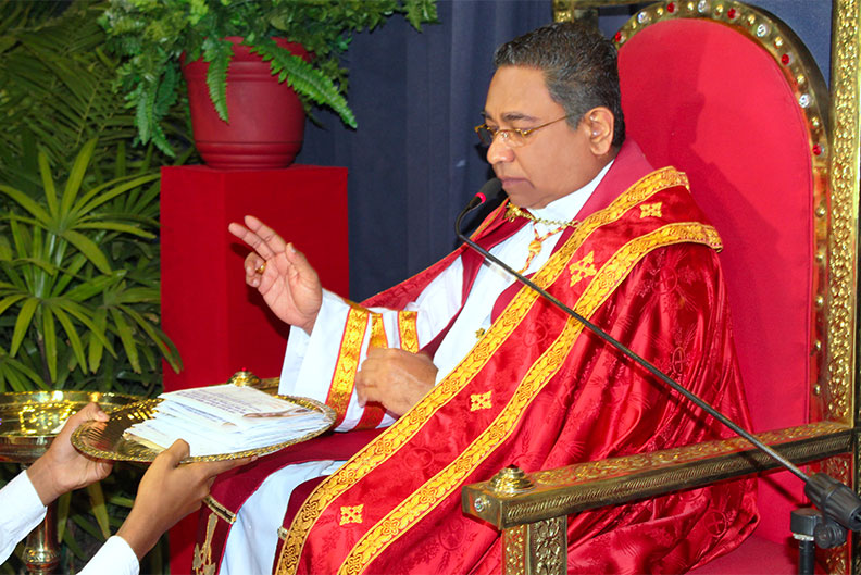 අද වෙන කොට දොස්තර මහත්වරු මගේ දුවගේ මොලේ ගෙඩියක් නැහැ කියලා තහවුරු කරලා ඉවරයි