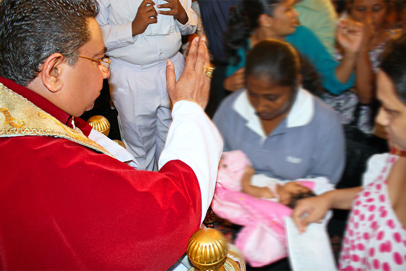 විවාහයෙන් අවුරුදු අටකට පසු සිඟිති දියණියක්