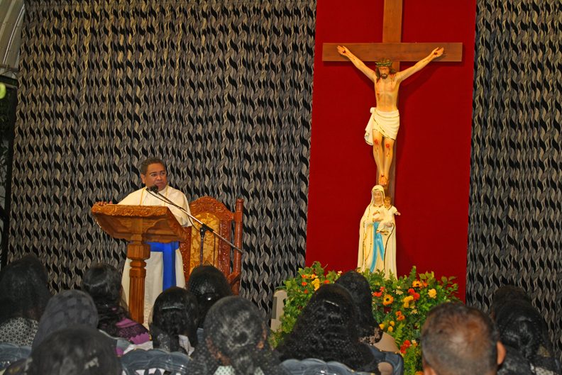 2017 ජූනි 3 සෙනසුරාදා සවස ශුද්ධෝත්තම රොහාන් ලලිත් අපොන්සු අපොස්තුළුතුමා කටුනායක අප ස්වාමිදූගේ සිද්ධස්ථානයේ ශුද්ධවූ පේදුරු සහ පාවුළු අපොස්තුළු උයනේ දී වන්දනාකරුවන් ඇමතූ අයුරු